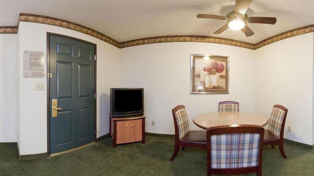 Holiday Inn Express Hotel & Suites Minneapolis-Golden Valley By Ihg Saint Louis Park Buitenkant foto