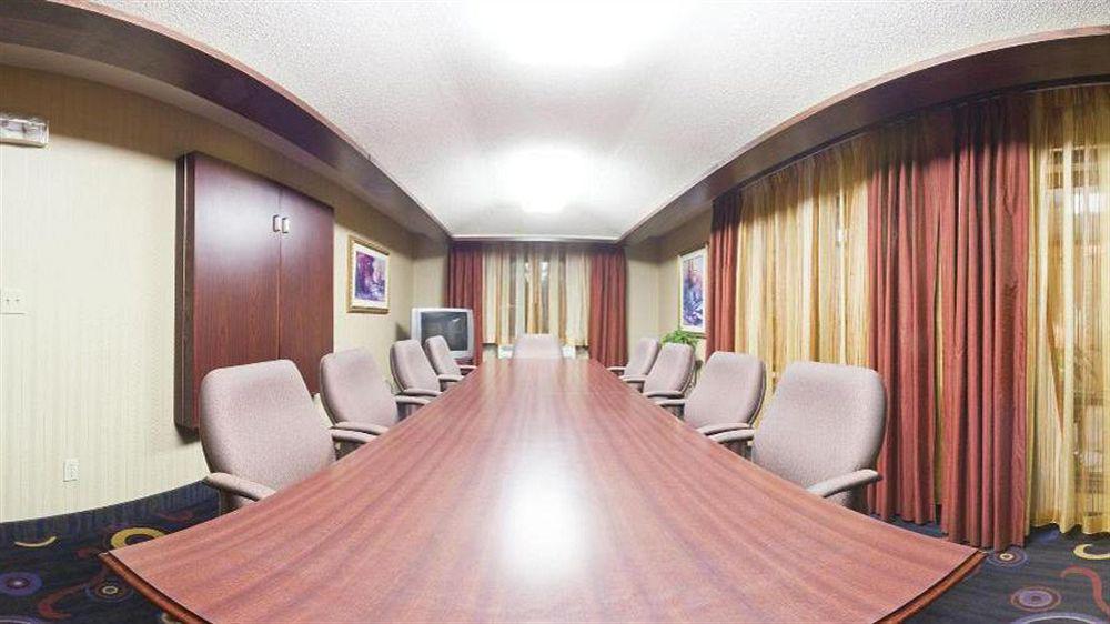 Holiday Inn Express Hotel & Suites Minneapolis-Golden Valley By Ihg Saint Louis Park Buitenkant foto